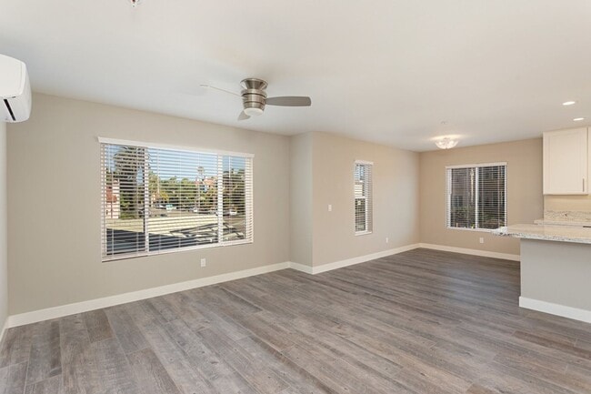 Building Photo - Modern Condo West of PCH!