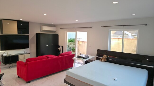 Building Photo - 703 S Bel Aire Dr