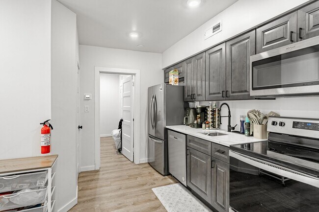 Foto del edificio - 324-326 Darby Rd-1R