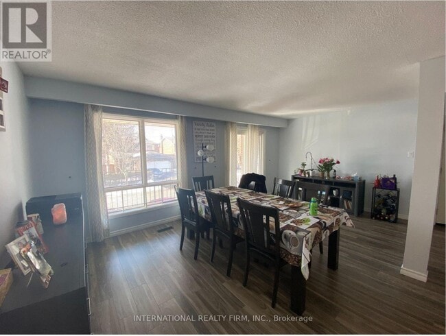 Building Photo - 43 Quaker Ridge Rd