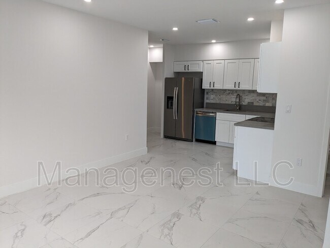 Building Photo - 1463 SW 29th Ave