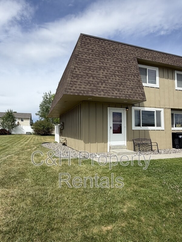 Building Photo - 2016 Clubhouse Way