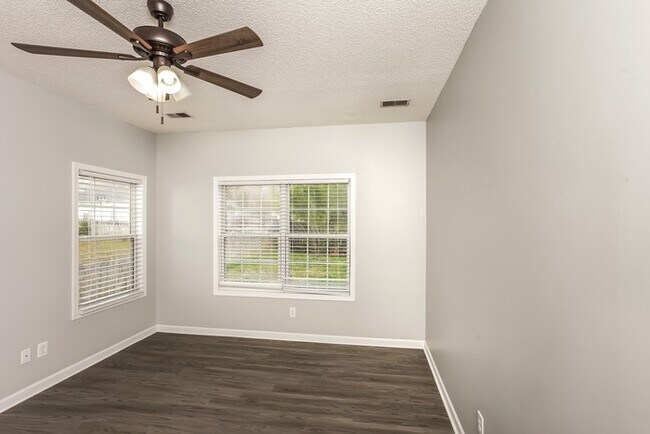 Building Photo - Lovely 4 Bedroom in Irmo