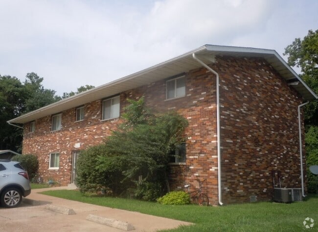 Building Photo - 724 Patty Dr