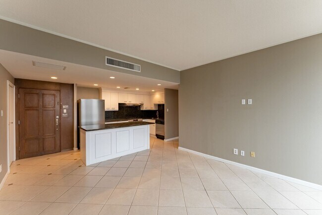 Foto del edificio - Luxurious 2-Bed Condo close UT!