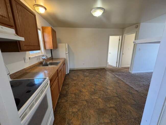 Foto del edificio - 4041 Goodell Ln