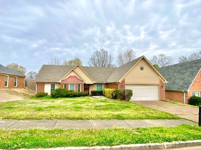 Primary Photo - 3 bedroom/2bath 38125
