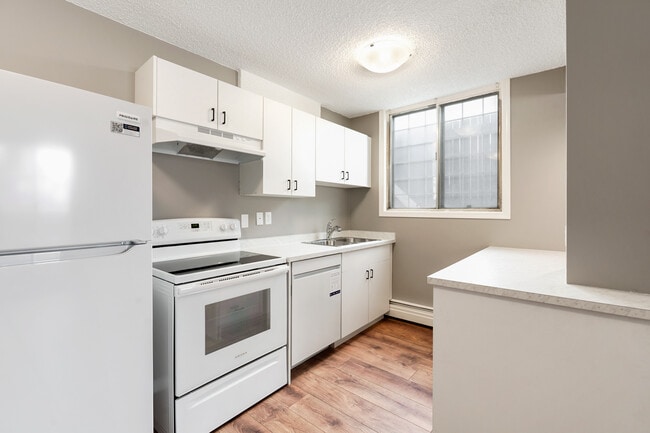 Building Photo - 1337-1313 13 Ave SW