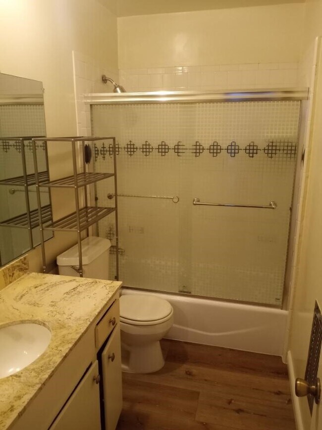 Foto del edificio - 11725 Gilmore St