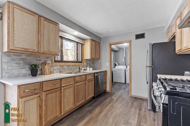 Building Photo - 3 Bedroom Home in Fridley