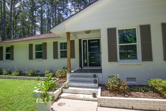 Building Photo - Southern Pines Retreat: Cozy 3-Bedroom Hom...
