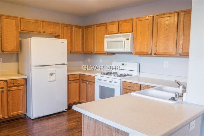Foto del edificio - Great 3 bd / 3 bth home in a SW community w/pool & park