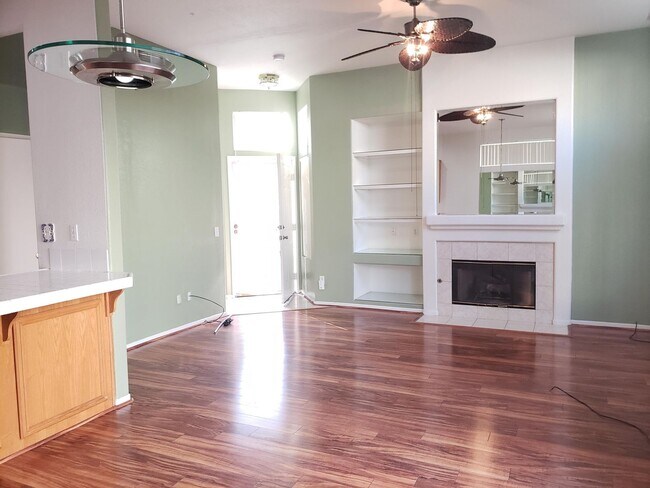 Building Photo - Spacious and Bright Mira Mesa Home