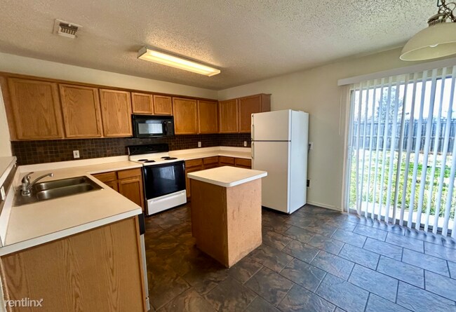 Foto del edificio - 4 br, 2.5 bath House - 3109 Pinehurst Ct