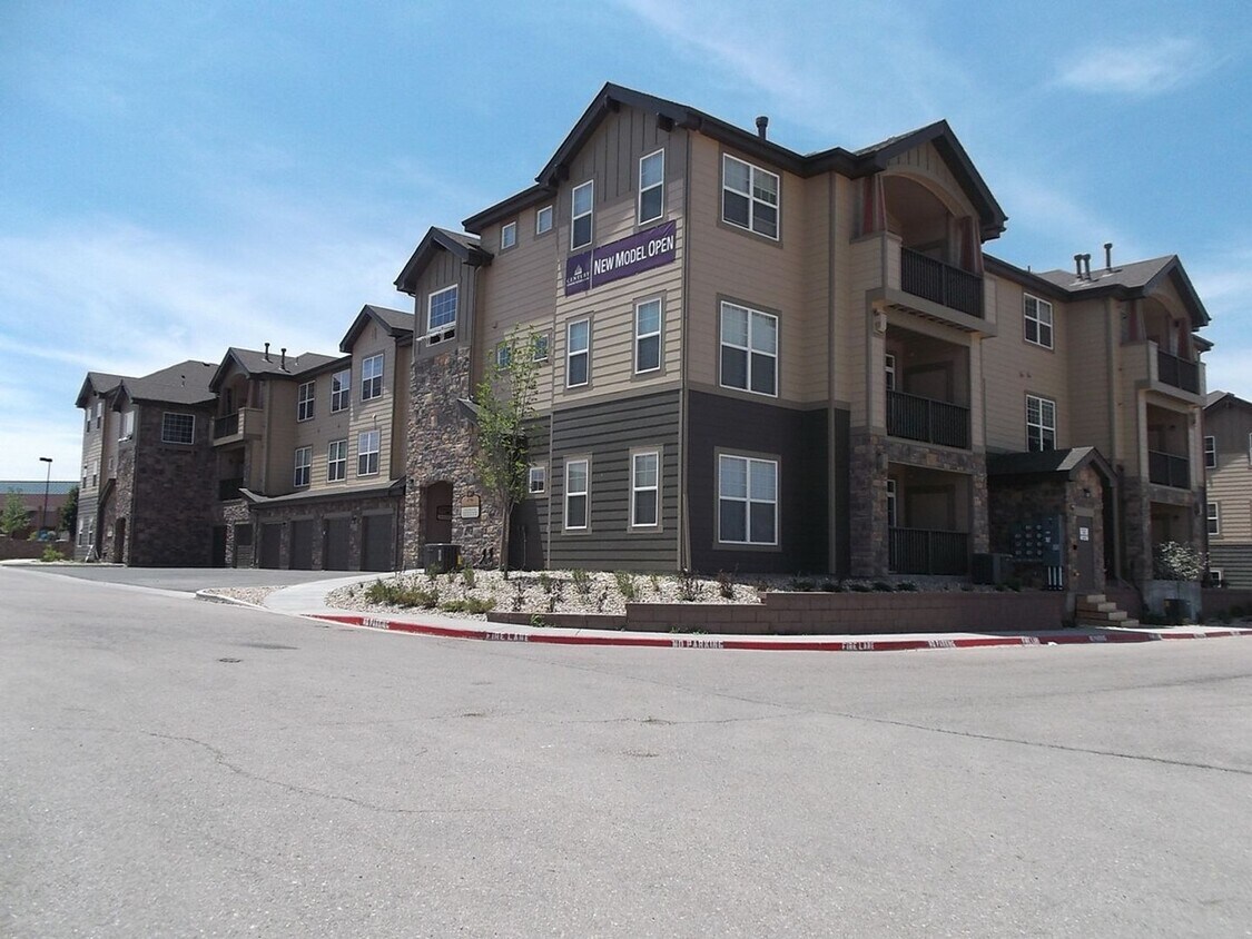 MOVE IN READY 2 Bed 2 Bath Unit with Patio - MOVE IN READY 2 Bed 2 Bath Unit with Patio