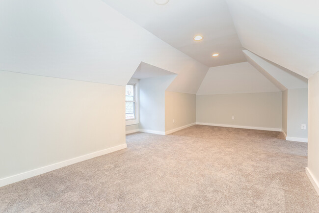 Building Photo - 122 Noble Avenue