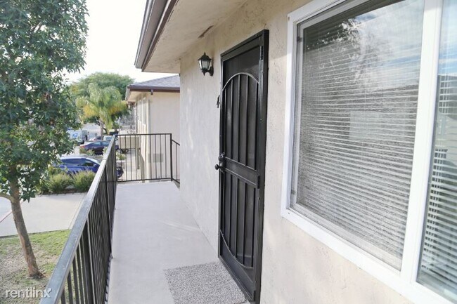 Building Photo - 2 br, 1 bath Condo - 9919 Mission Gorge Rd