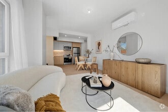 Building Photo - 77-63 Vleigh Pl