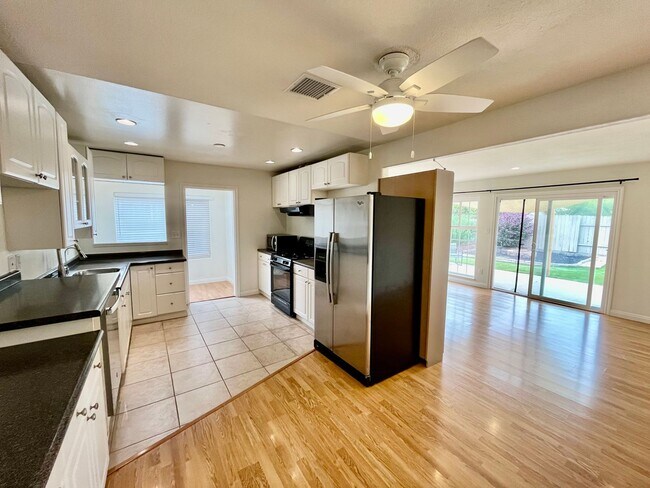 Building Photo - Beautiful 3B 2BA Home in Imperial Beach