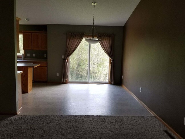 Building Photo - 617 Colodoro Ln