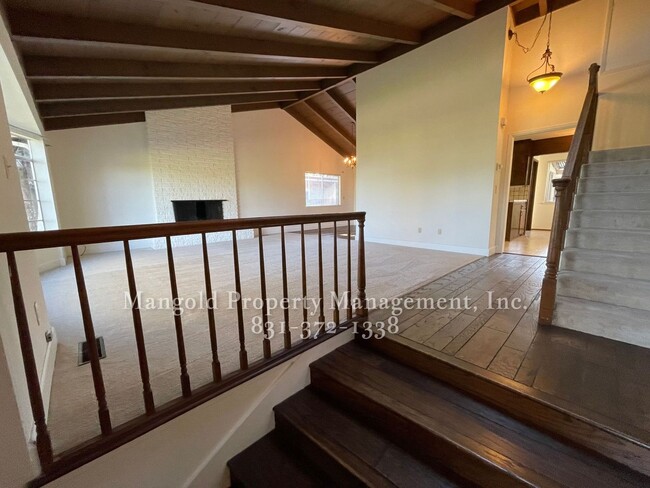 Foto del edificio - Beautiful 4-bed 2-bath Home with Cozy Fire...