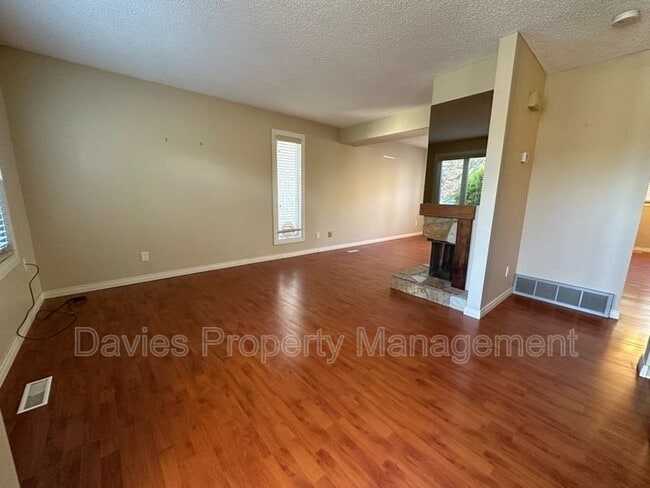 Building Photo - 11111-11126 26 Ave NW