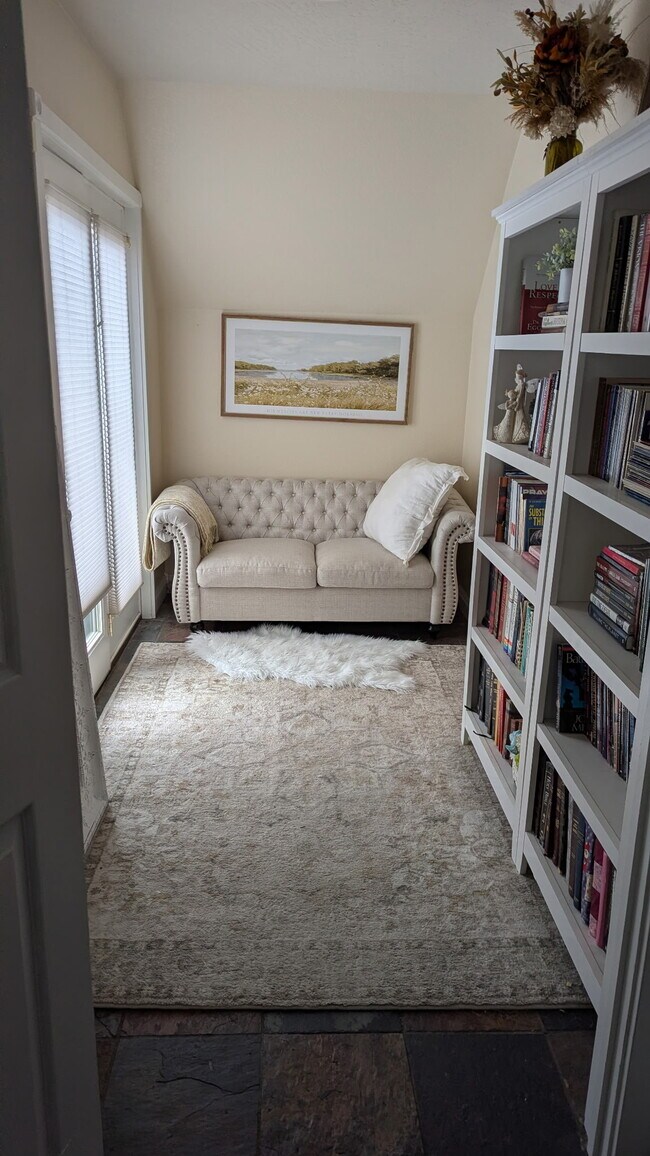 Foto del edificio - 385 E 2nd S St