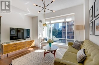 Building Photo - 500-2500 Queens Quay W