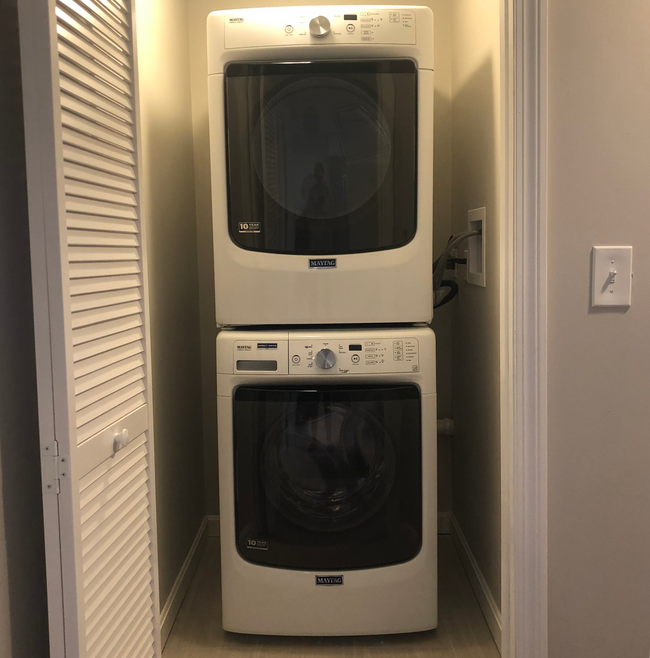 Photo - Newly Renovated 6-bedroom 3-bathroom house for rent! Available 6/1/2026