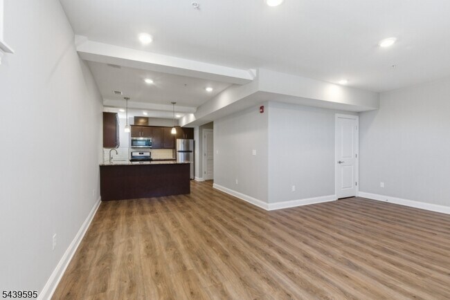 Building Photo - 18 N Union Ave