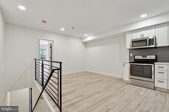 Building Photo - 944 W Lycoming St
