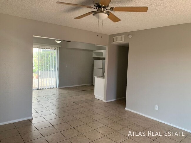 Building Photo - Wonderful 2 Bed / 1 Bath Now Available - L...