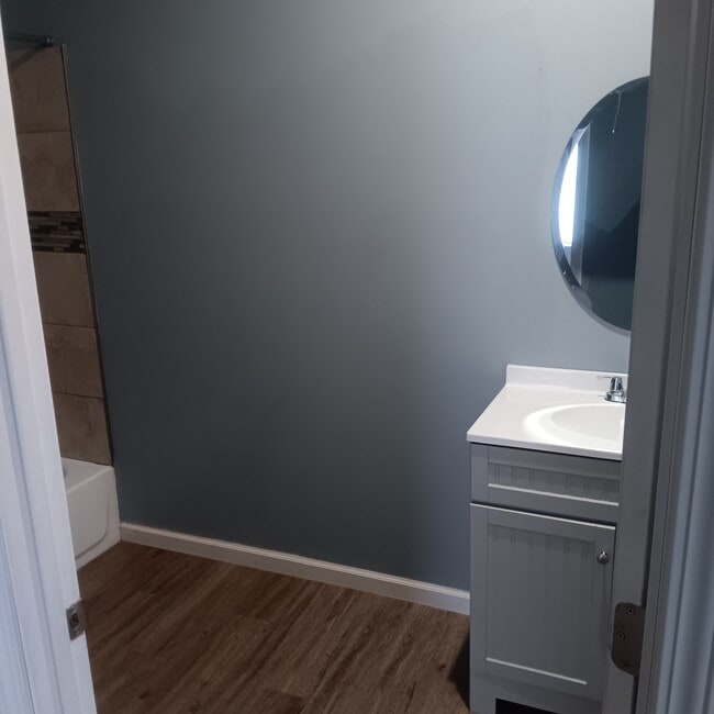 Building Photo - 351 Southwestern Pky