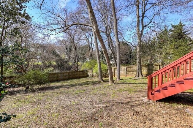 Photo - 980 Longley Ave NW House