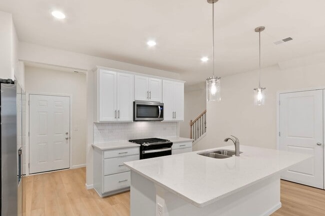 Building Photo - 660 Switchgrass Wy