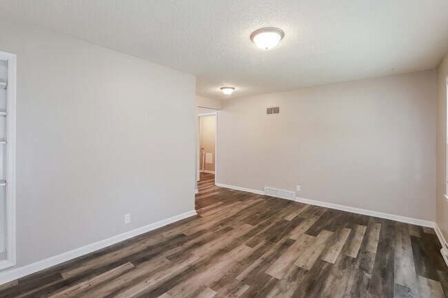 Building Photo - Beautiful 3 Bedroom in Great Location!