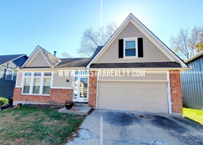 Foto principal - Gorgeous 4 Bedroom/3 Bath Home in Shawnee-...