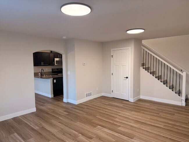 Foto del edificio - 3 Bedroom South Anchorage Townhouse! Utilities Included!