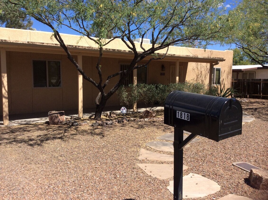Lovely 3 bedroom Home Near U of A Campus - Lovely 3 bedroom Home Near U of A Campus