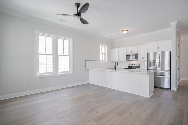 Kitchen - 1718 Barnard St