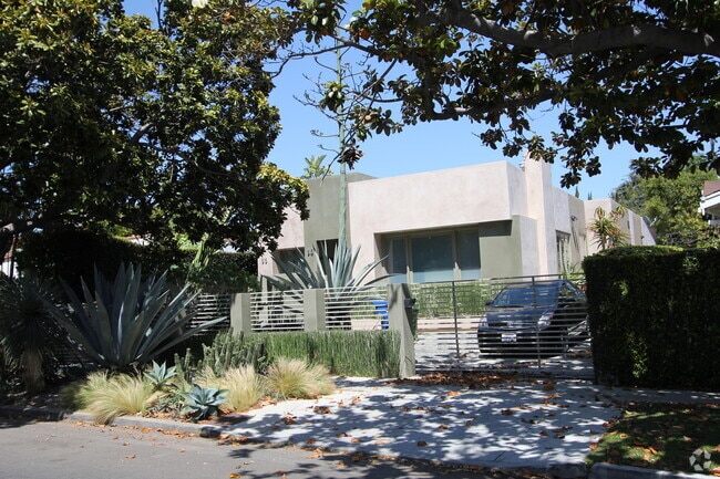 Building Photo - 818 N La Jolla Ave