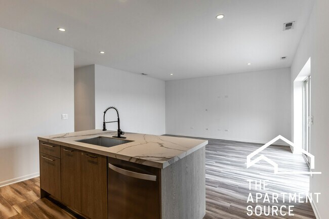 Foto del edificio - 2533 W Fullerton Ave