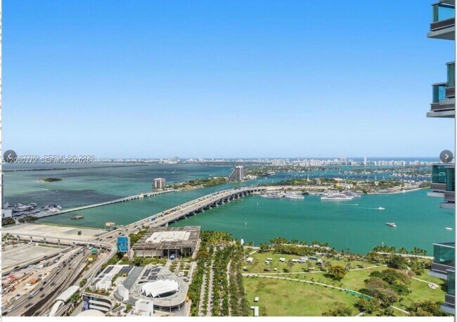 Building Photo - 900 Biscayne Blvd