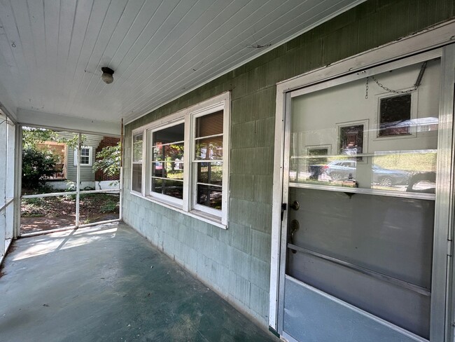 Building Photo - 1822 Abbott Ave