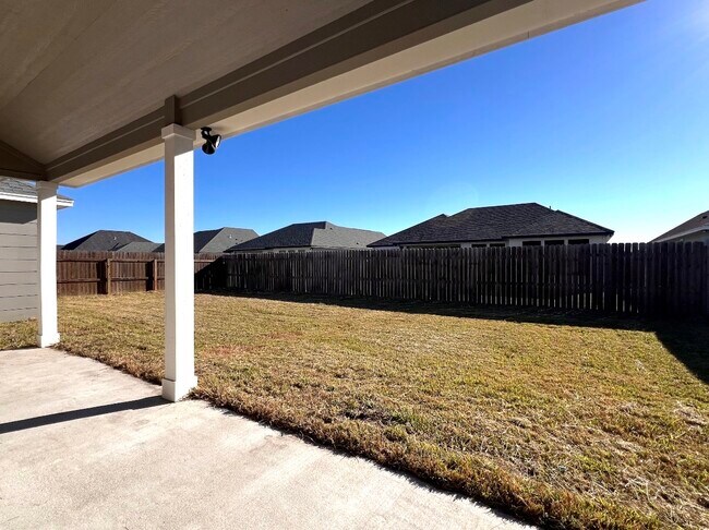 Foto del edificio - 3422 De Zevala St