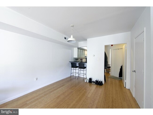 Building Photo - 447 Fairmount Ave