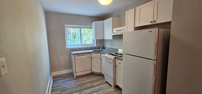 Building Photo - Just Renovated 2Bed Avail for Now, July, o...