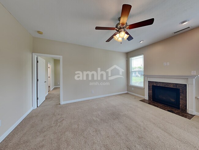 Foto del edificio - 12428 Hawks Landing Drive