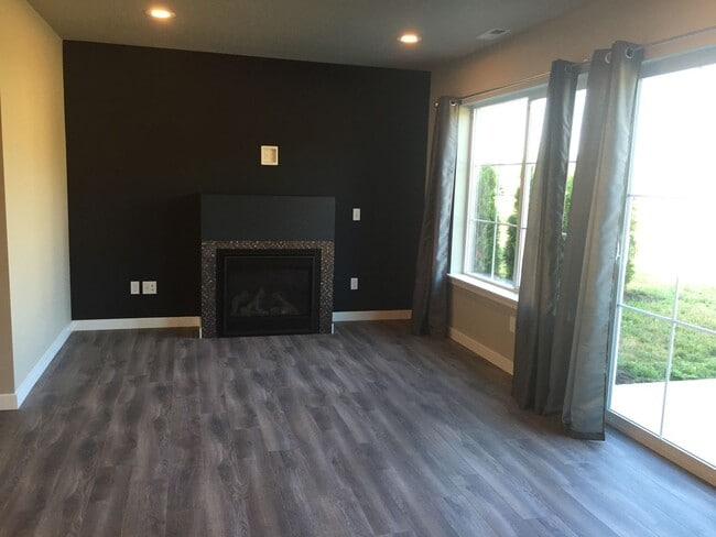 Building Photo - JENSEN3