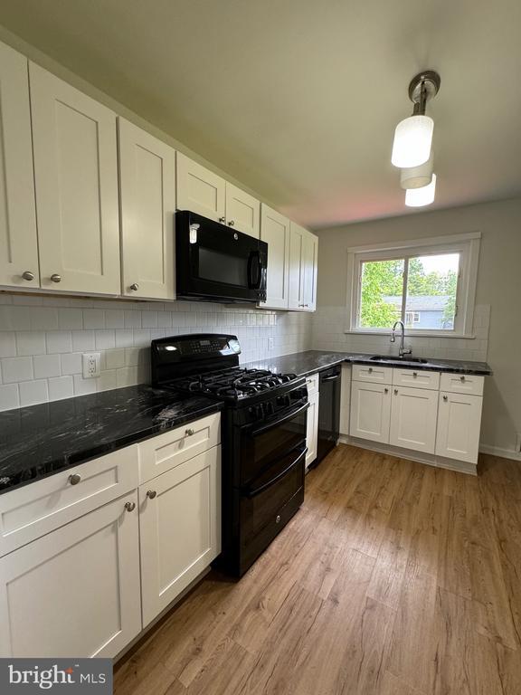 Foto principal - 1215 Highwood Rd